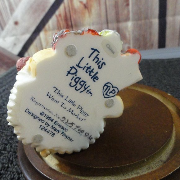 This little Piggie Went to market~TLP Vintage Figurine~Piggy fan~Detaile… - Picture 4 of 4